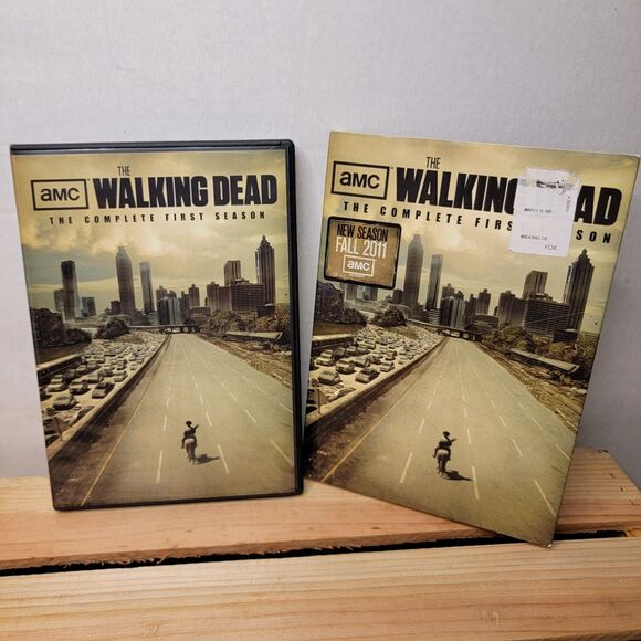 DVD The Walking Dead Complete First Season w/ outter sleeve - Picture 1 of 3